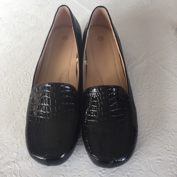 Like New patent Slip On Shoes size 8m - Picture 2 of 6